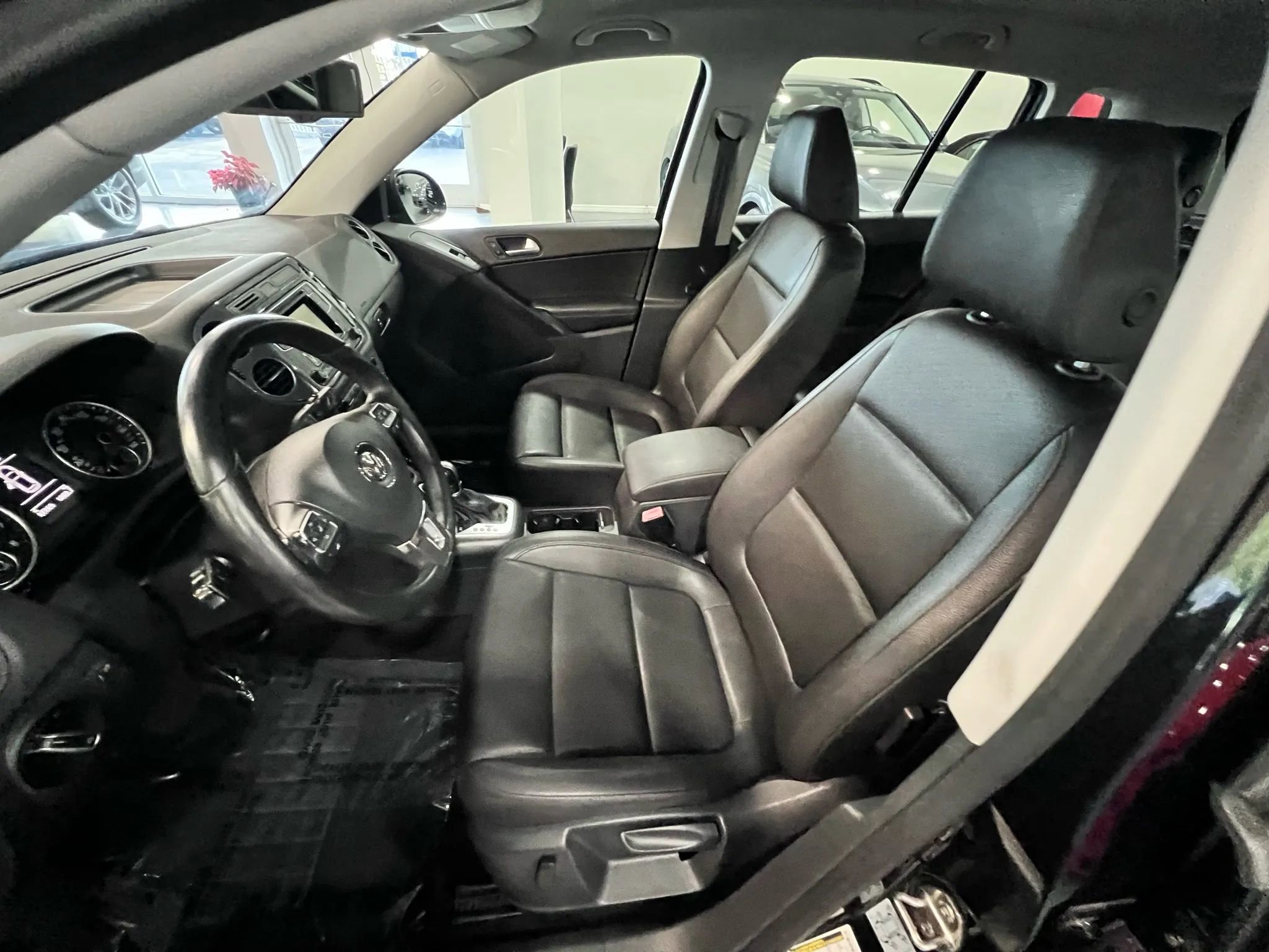 Used 2016 Volkswagen Tiguan S image 9