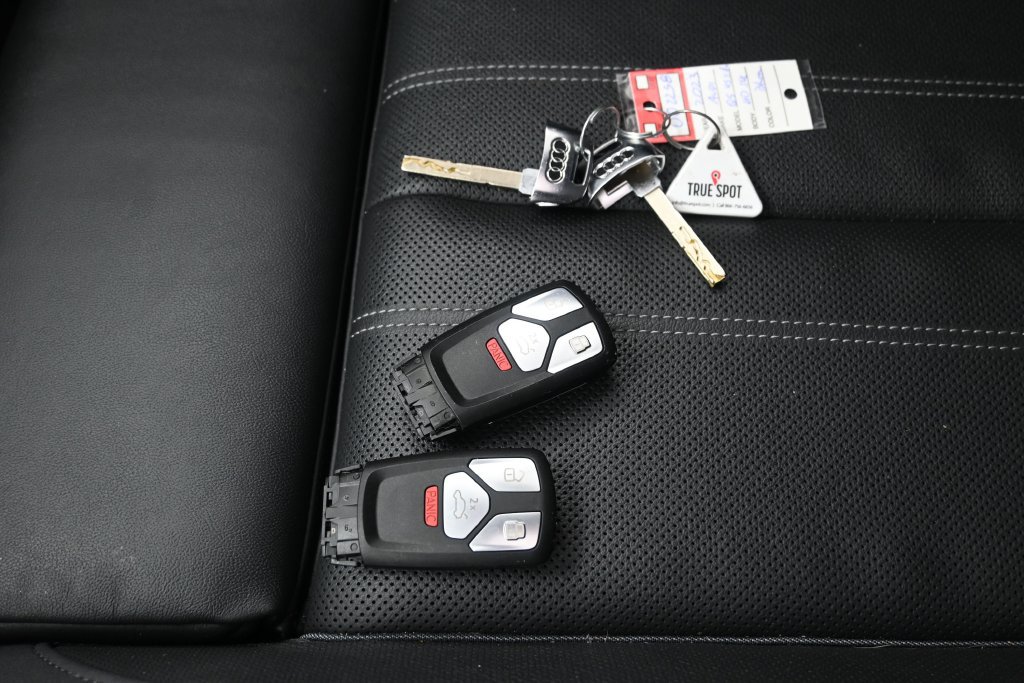 Used 2023 Audi Q5 2.0T Prestige w/ Prestige Package AWD/4WD image 29