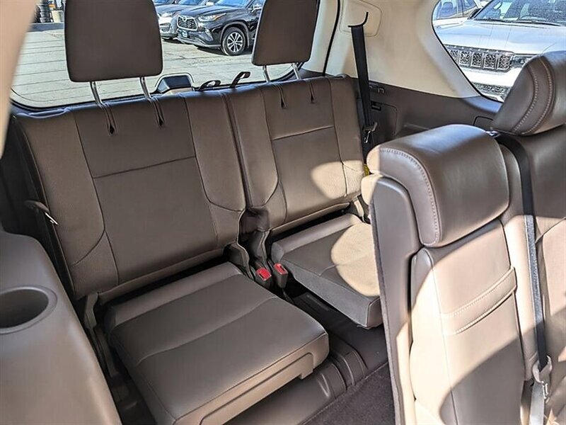 Used 2016 Lexus GX 460 w/ Premium Package AWD/4WD image 31