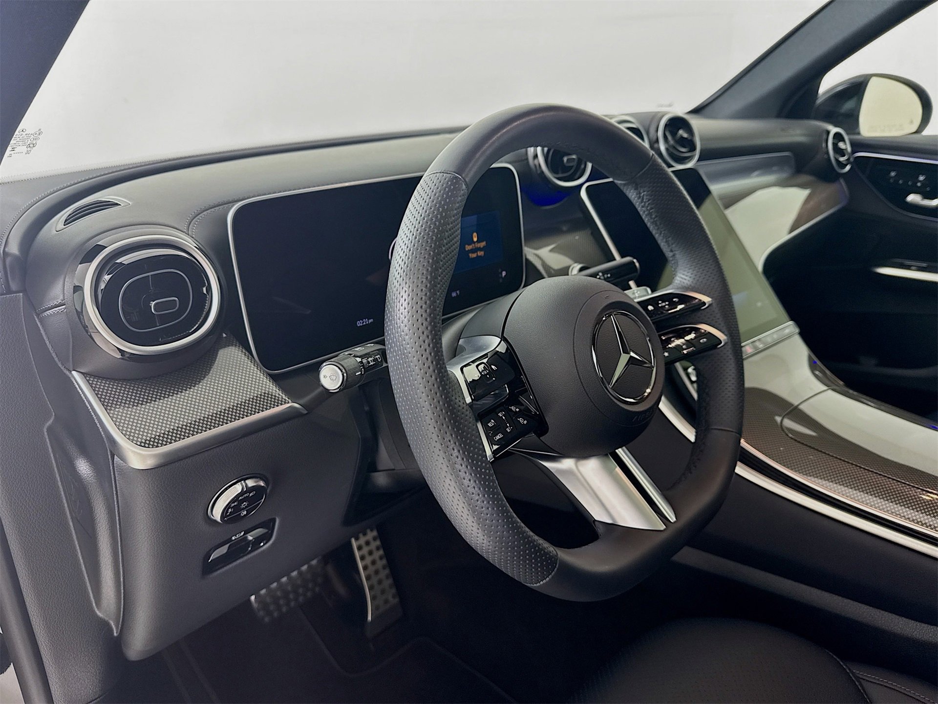 Used 2025 Mercedes-Benz GLC 300 image 10