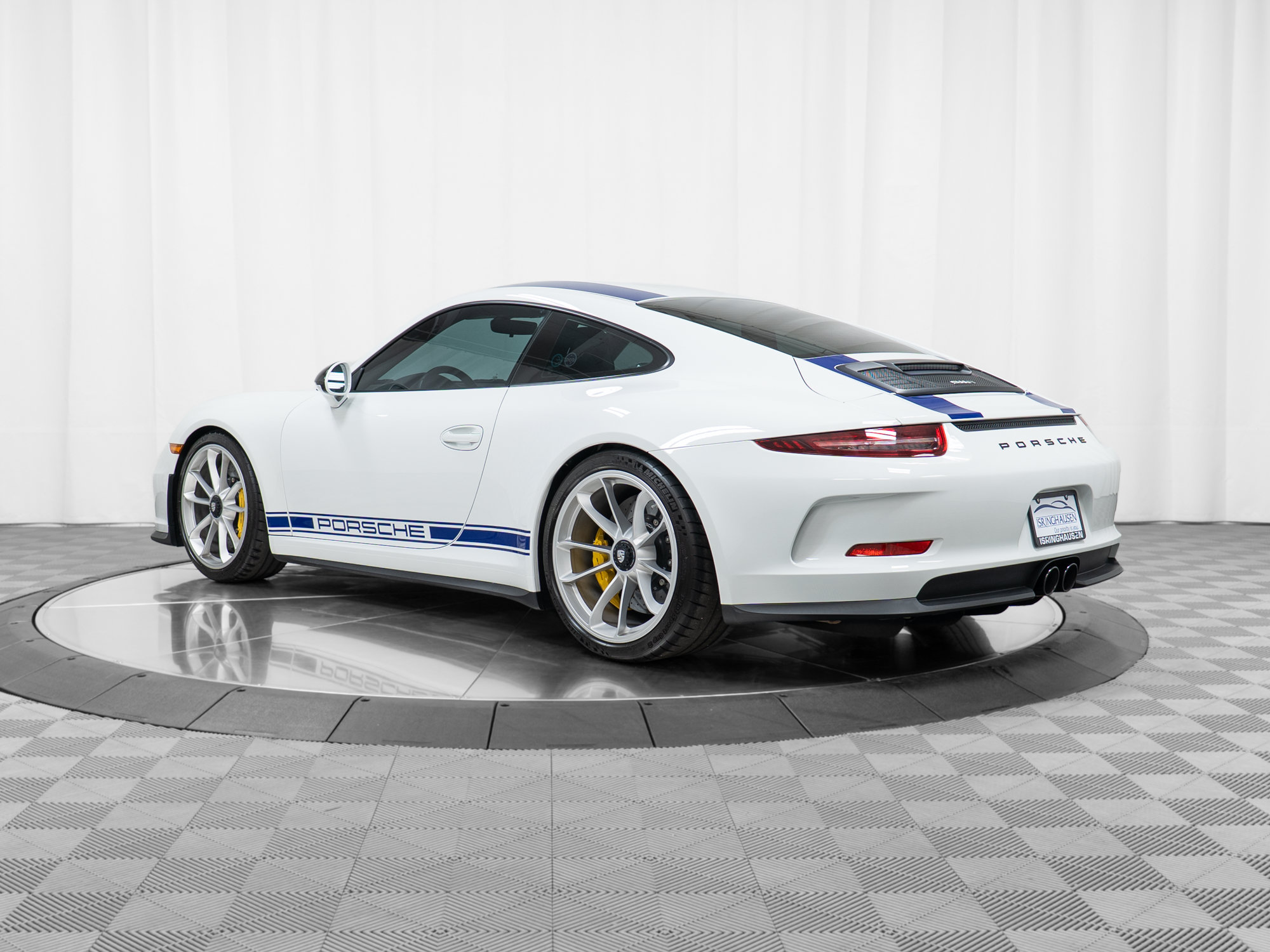 Certified 2016 Porsche 911 R RWD image 3