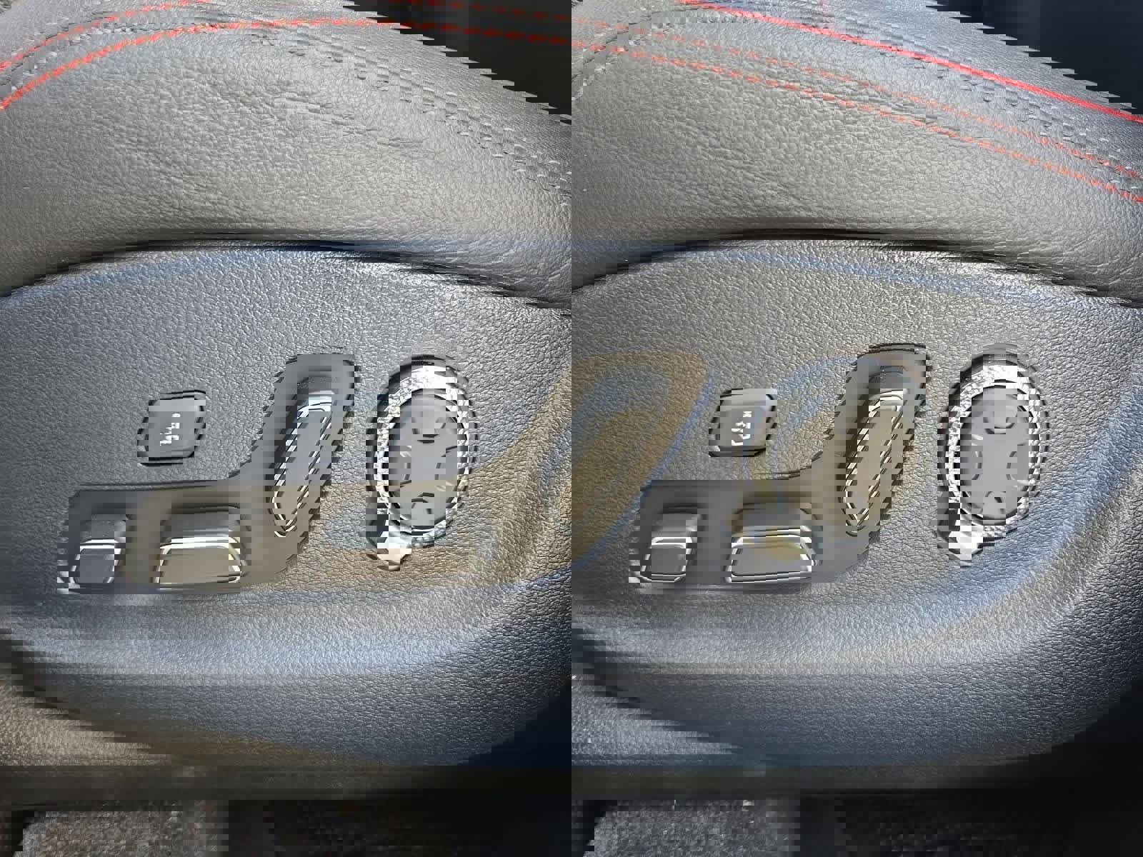 Used 2023 Genesis GV70 2.5T w/ Sport Prestige Package image 16