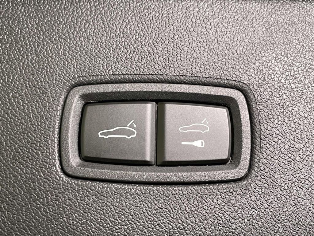 Used 2025 Porsche Cayenne Turbo AWD/4WD image 21