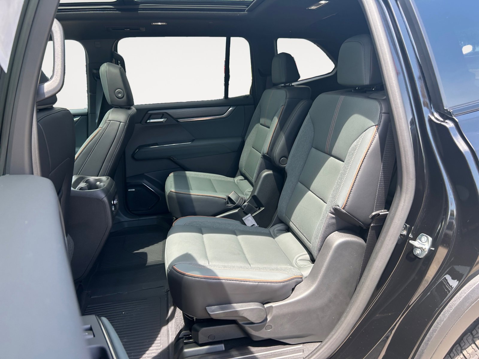 New 2026 GMC Acadia AT4 w/ LPO, Floor Liner Package AWD/4WD image 24