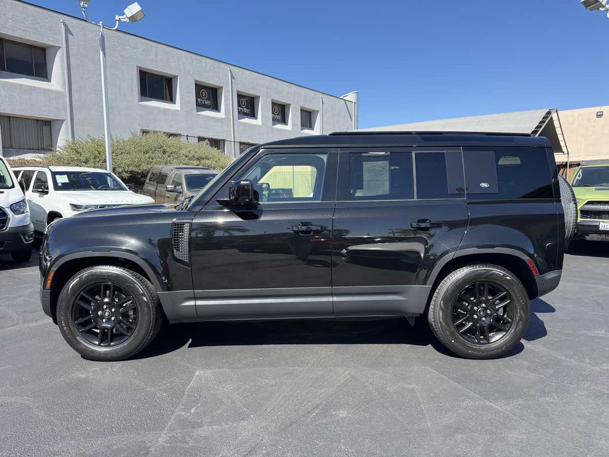 Used 2023 Land Rover Defender 110 AWD/4WD image 7