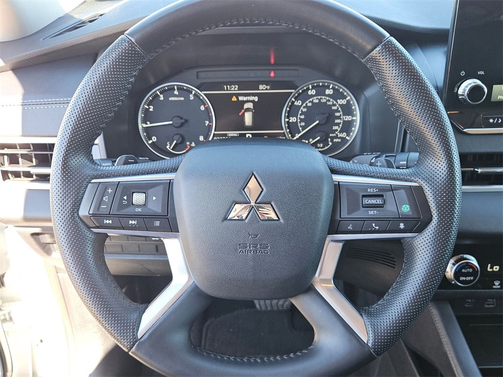 Used 2024 Mitsubishi Outlander SE Black Edition image 16