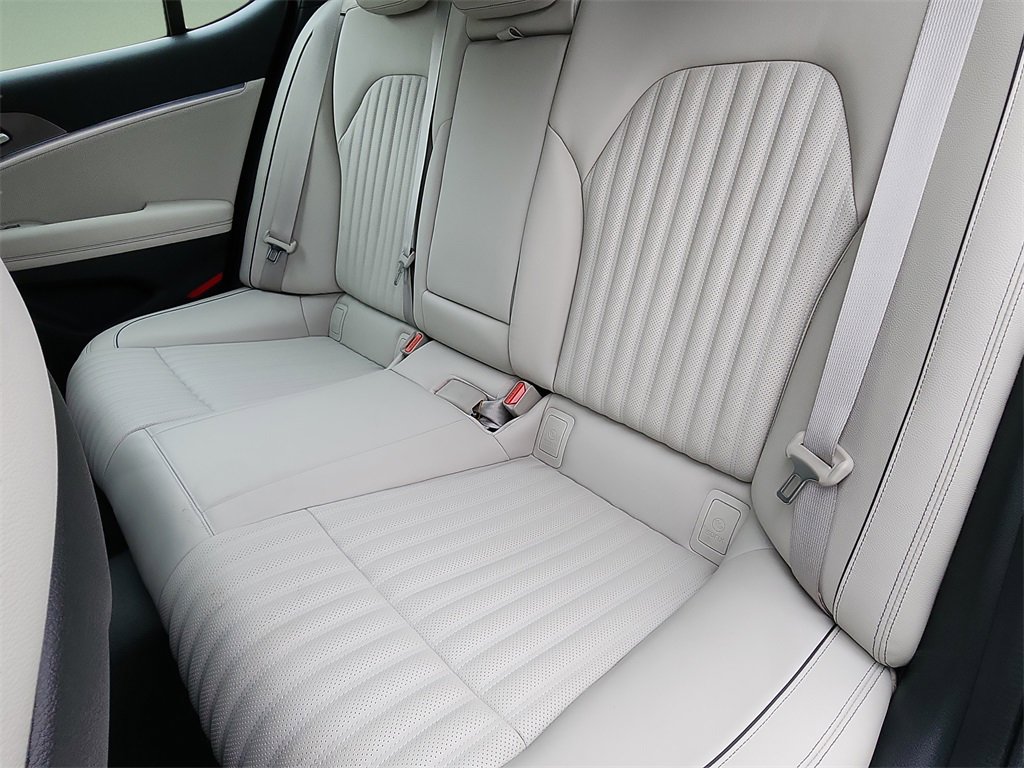 Used 2025 Genesis G70 2.5T w/ Sport Prestige Package image 13