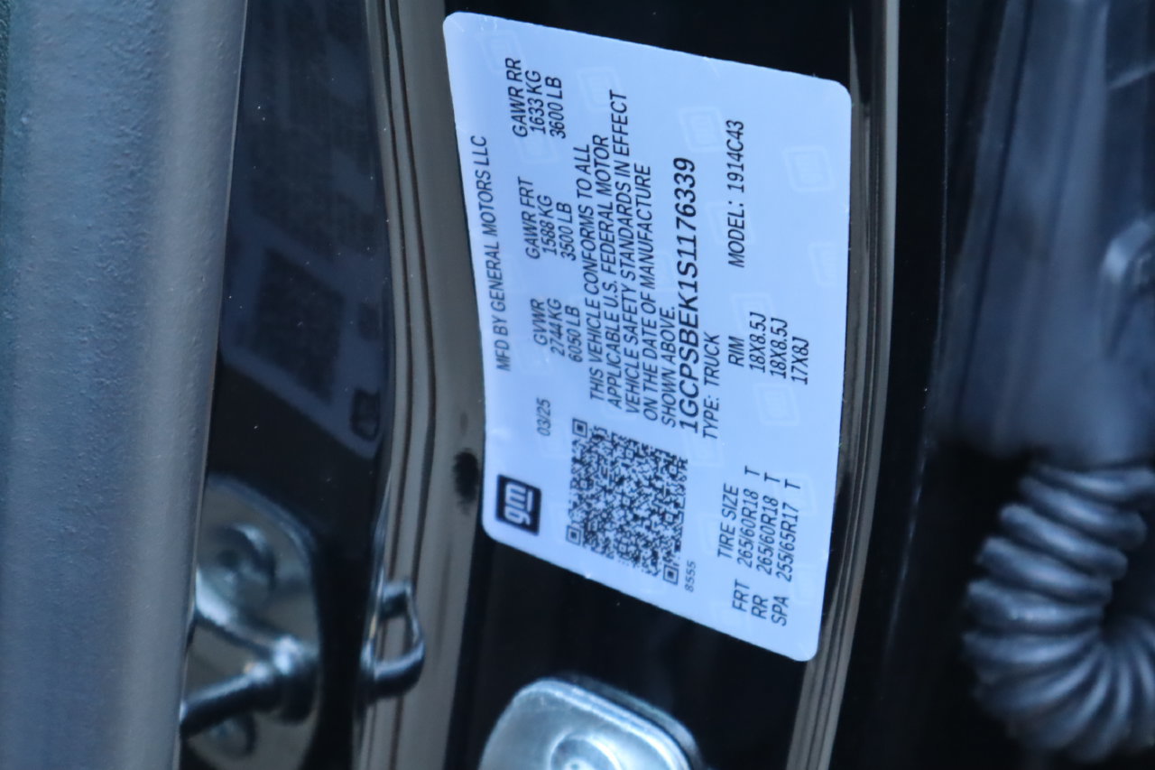 Used 2025 Chevrolet Colorado W/T w/ WT Custom Package RWD image 29