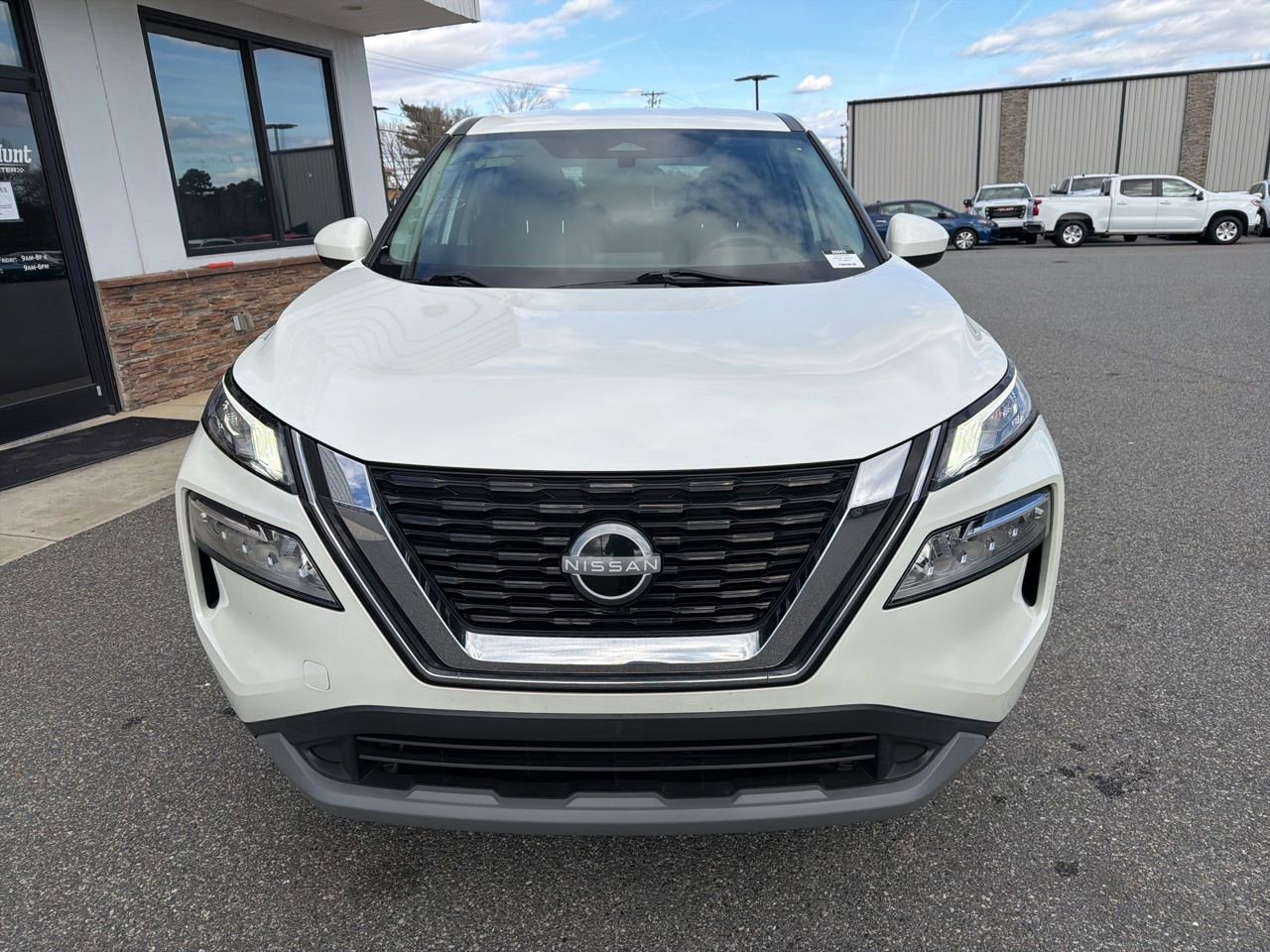 Used 2023 Nissan Rogue SV image 10