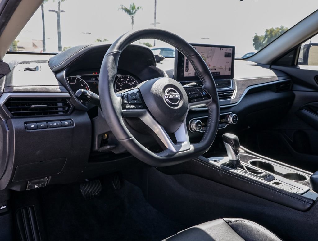 Used 2025 Nissan Altima 2.5 SL FWD image 15