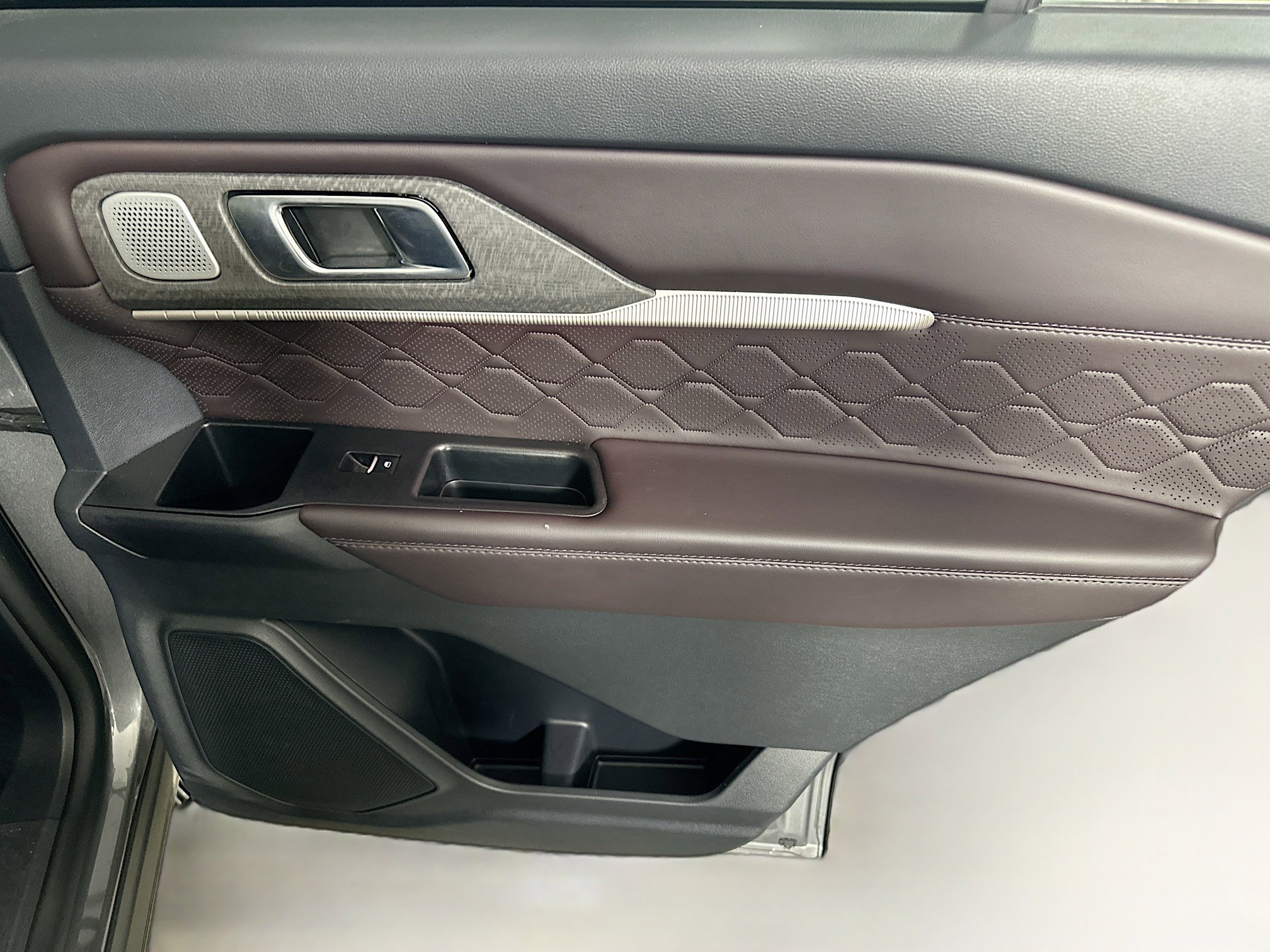 Used 2025 Ford Explorer Platinum w/ LUX Leather Package image 31