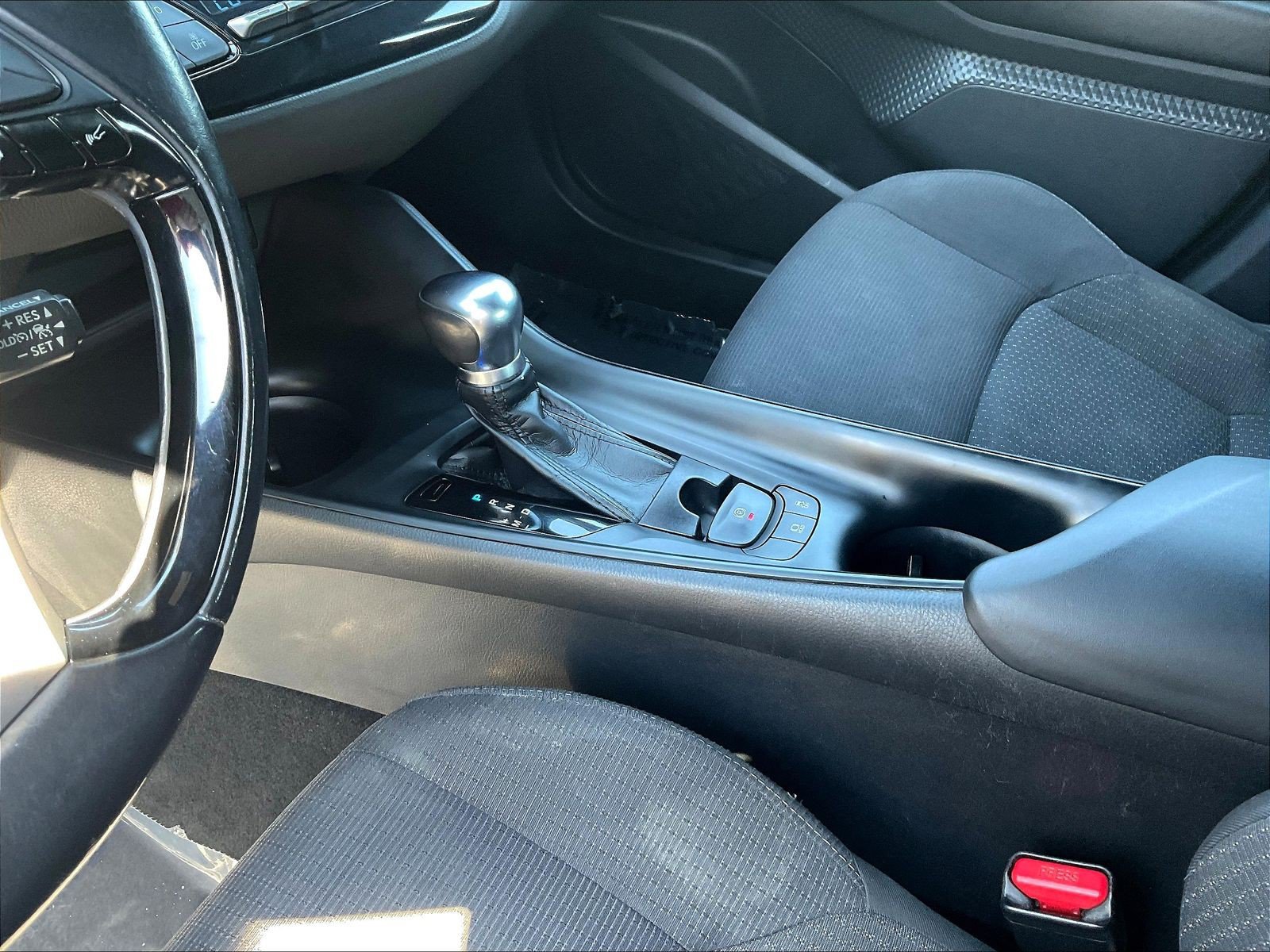 Used 2018 Toyota C-HR XLE FWD image 17