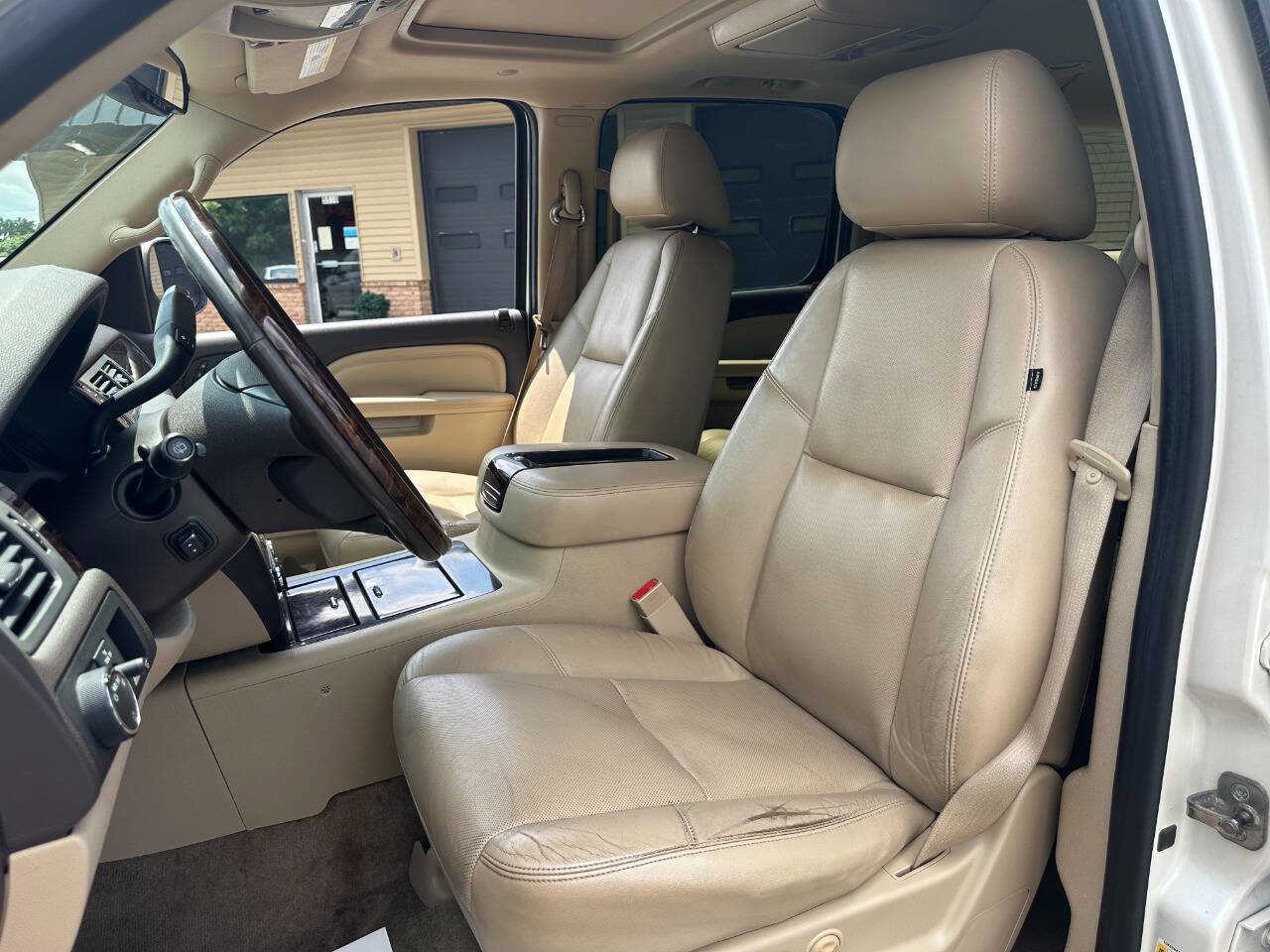 Used 2011 GMC Yukon XL Denali AWD/4WD image 14