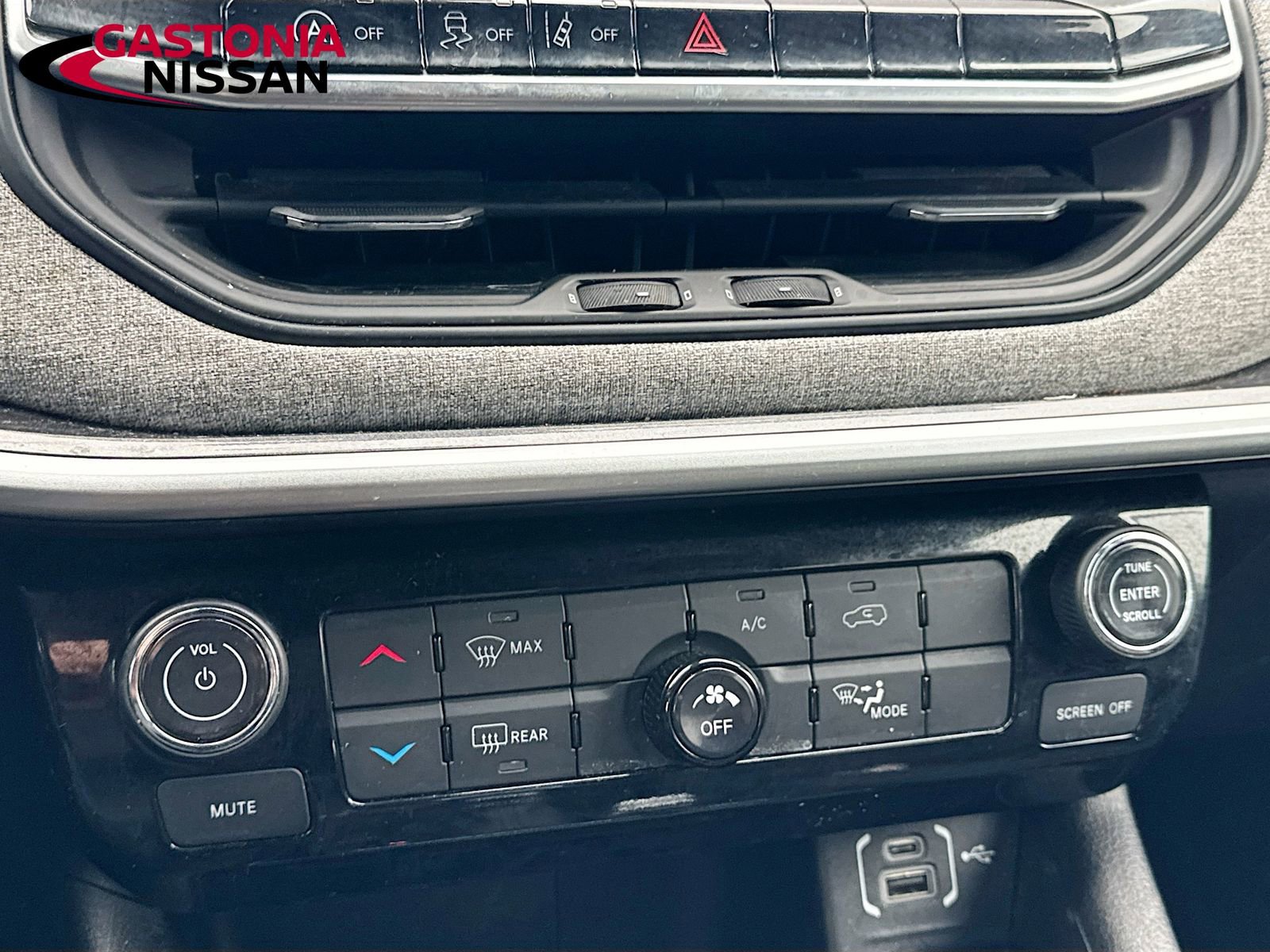 Used 2024 Jeep Compass Latitude image 19