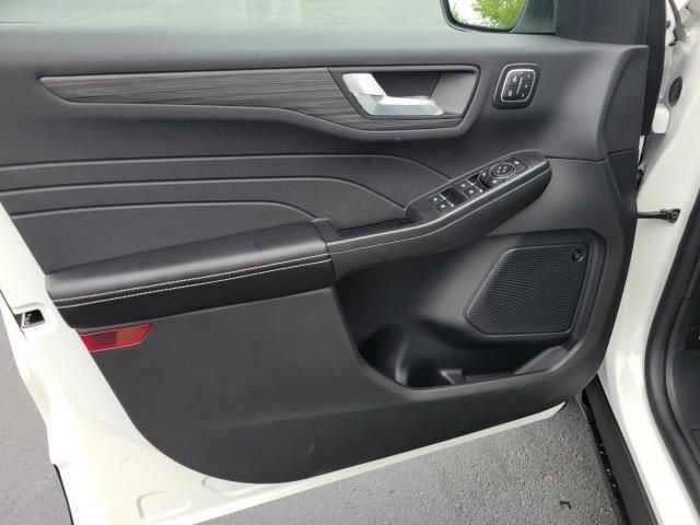 New 2025 Ford Escape SE w/ PHEV Premium Package image 18