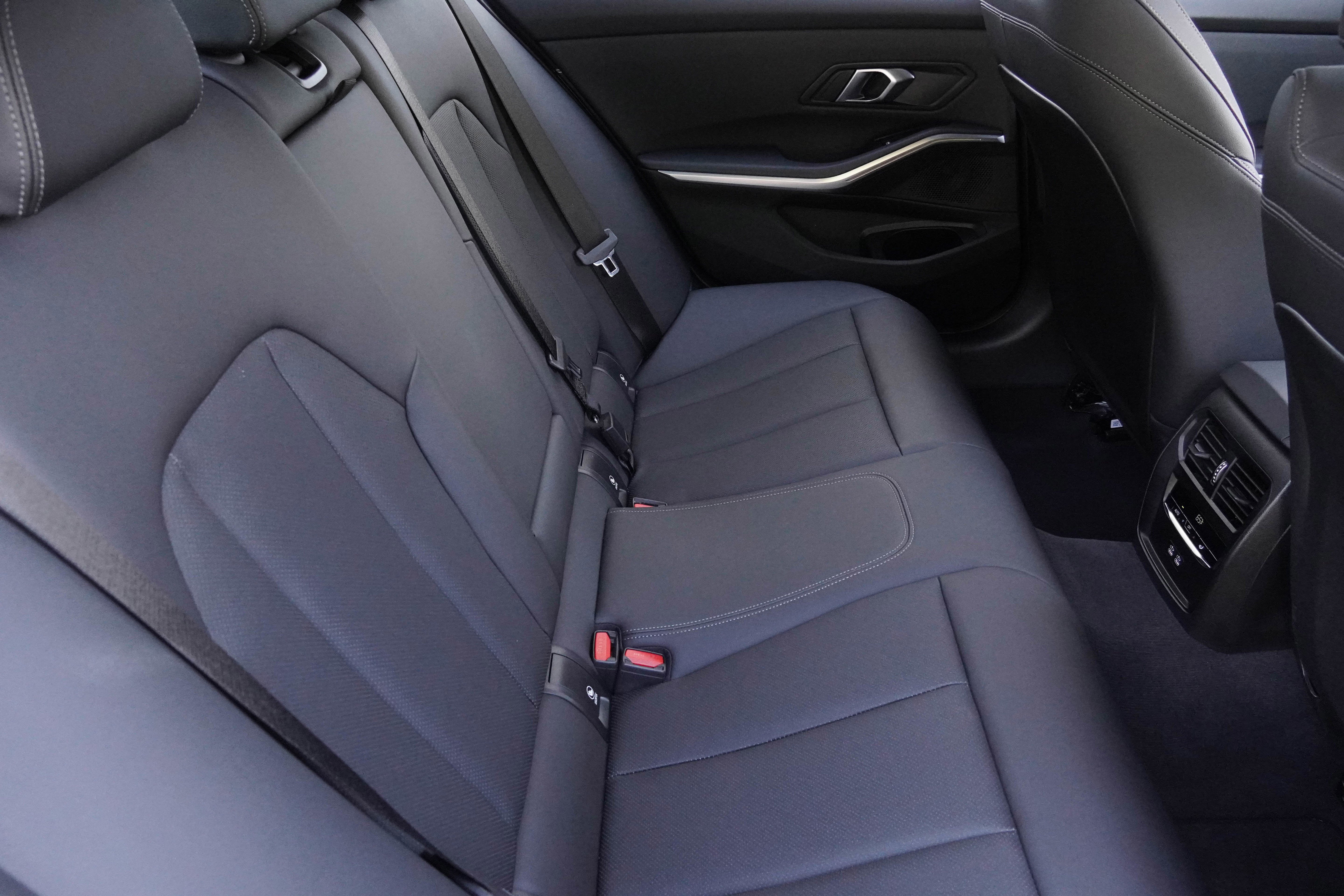 Certified 2025 BMW 330i Sedan RWD image 36
