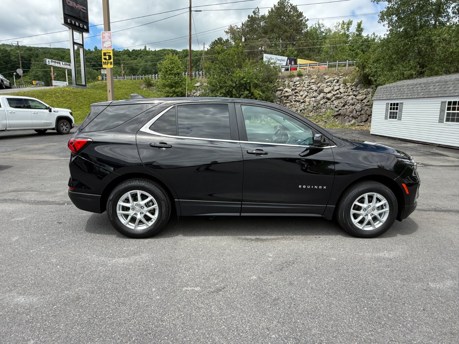 Used 2024 Chevrolet Equinox LT AWD/4WD image 6