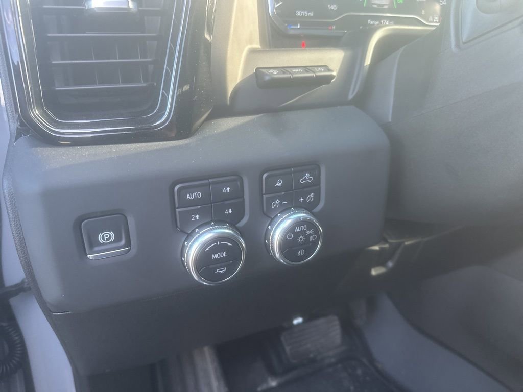 Used 2025 GMC Sierra 2500 AT4 w/ AT4 Premium Plus Package AWD/4WD image 19