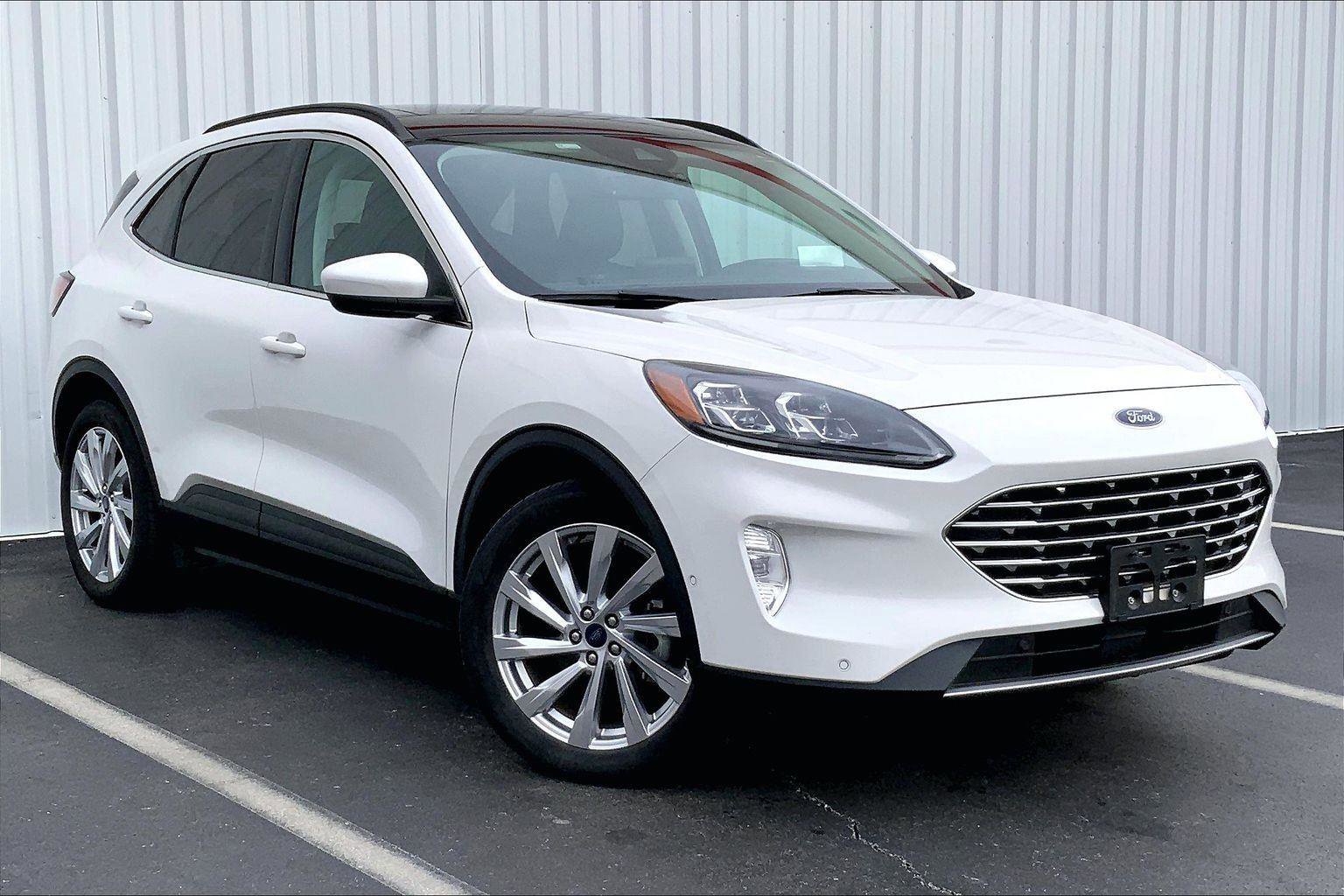 Used 2022 Ford Escape Titanium w/ Titanium Elite Package image 2