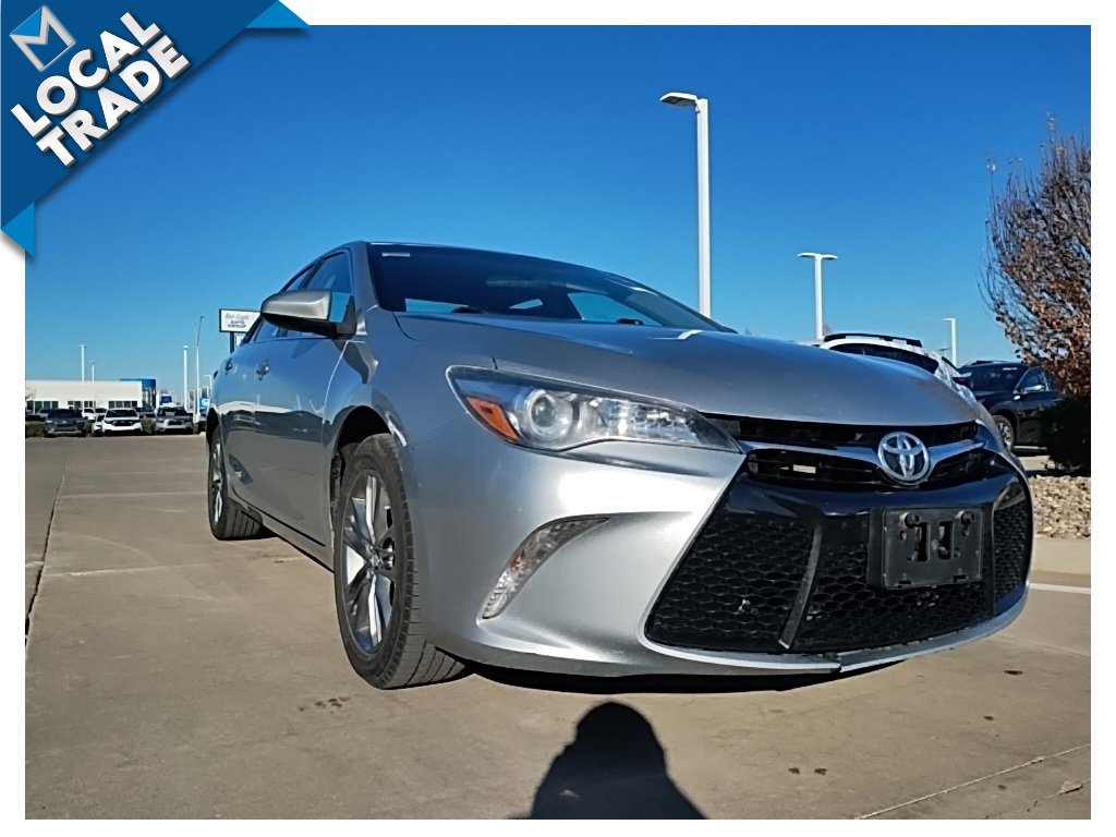 Used 2017 Toyota Camry SE image 4