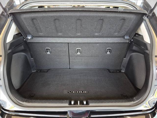 Used 2023 Hyundai Venue SEL FWD image 6