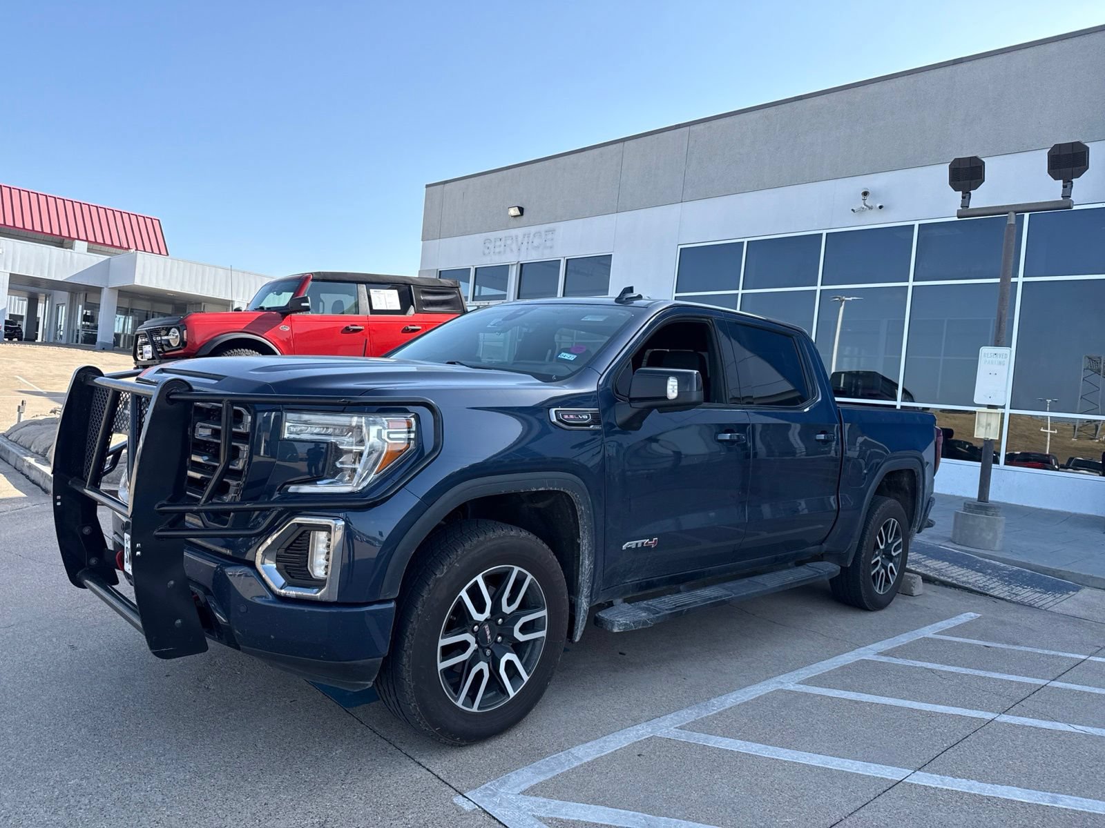 Used 2020 GMC Sierra 1500 AT4 w/ AT4 Premium Package AWD/4WD image 1