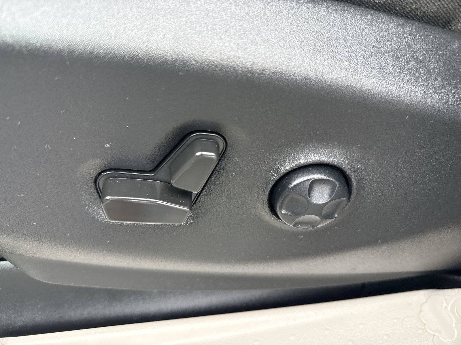 Used 2021 Chrysler Voyager LX FWD image 13