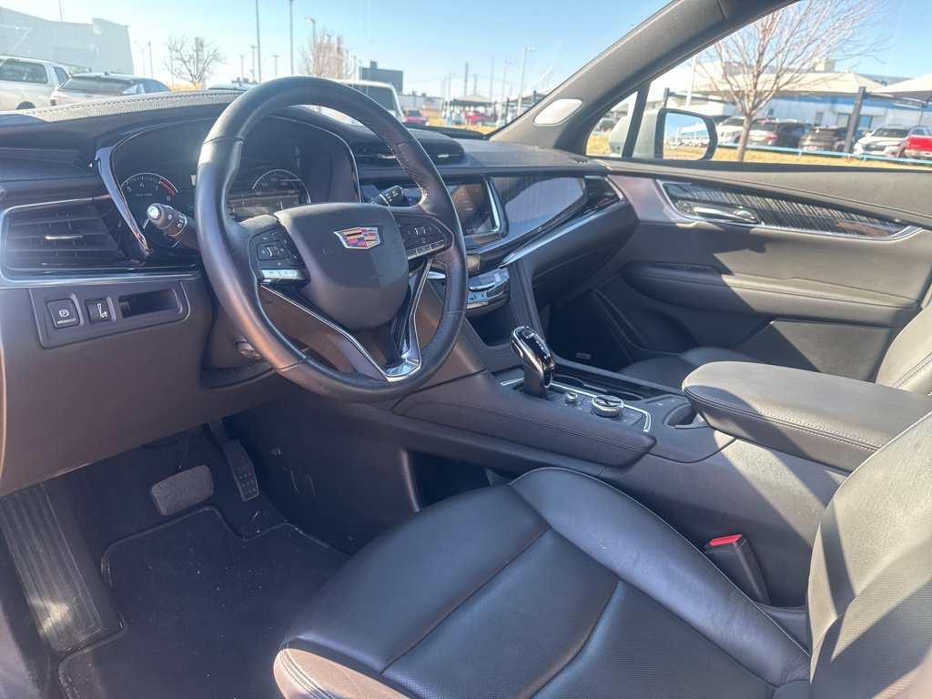 Certified 2025 Cadillac XT6 Premium Luxury image 2