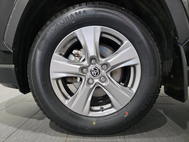 Used 2025 Toyota RAV4 LE AWD/4WD image 22