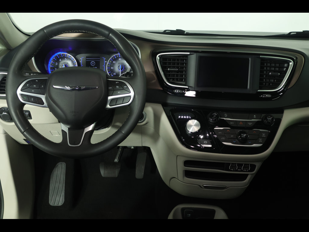 Used 2023 Chrysler Voyager LX FWD image 15