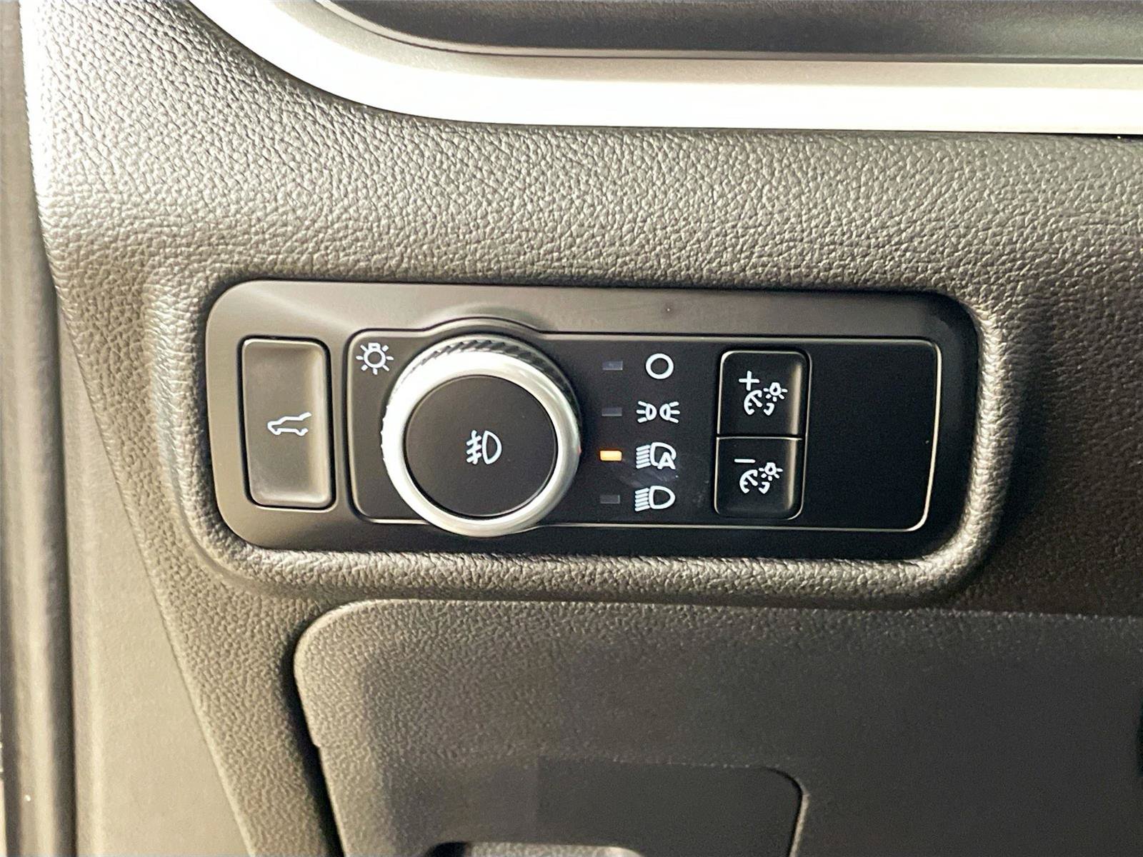 Used 2024 Ford Explorer XLT w/ Equipment Group 202A AWD/4WD image 14