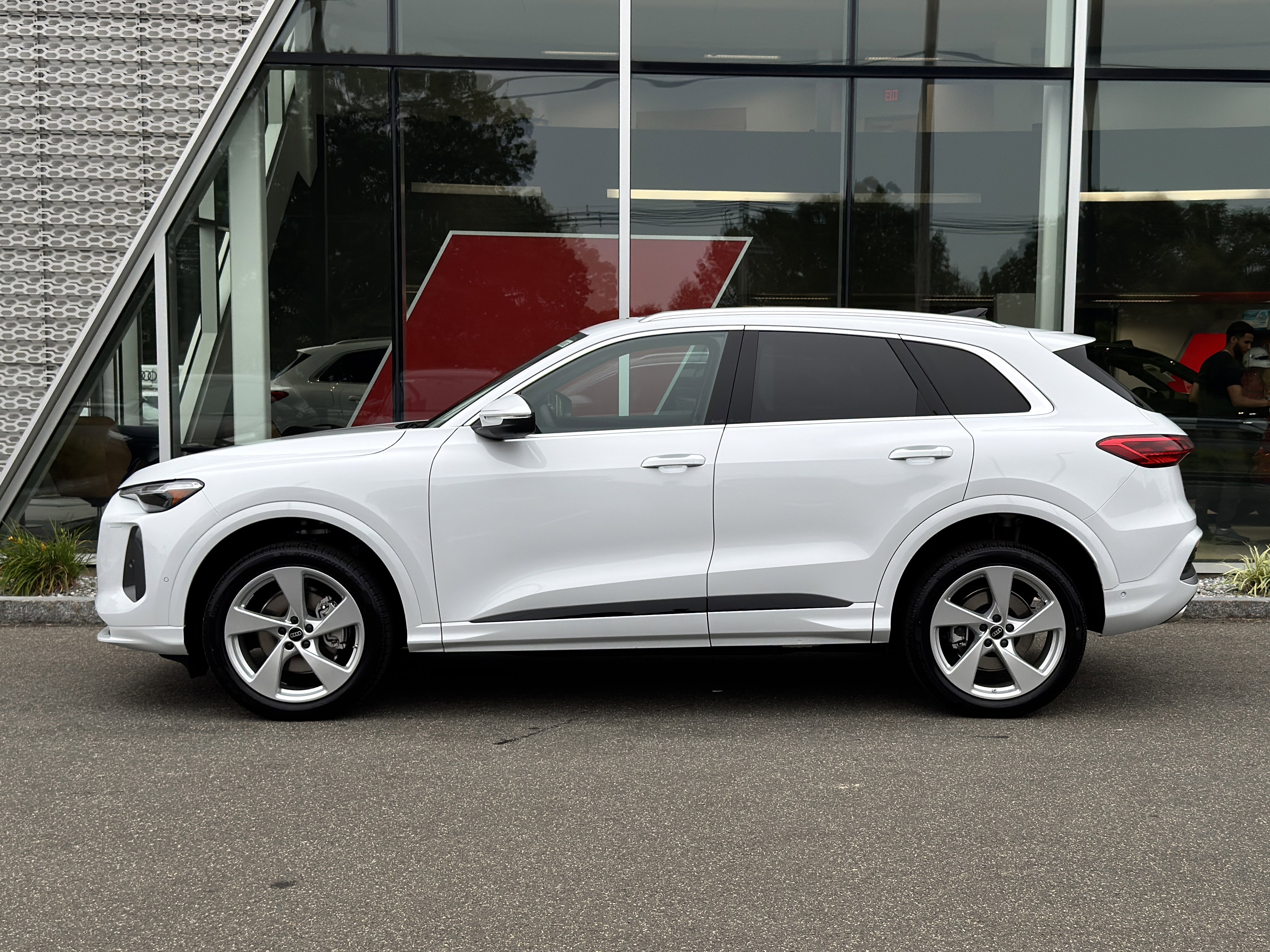 New 2025 Audi Q5 Premium Plus image 2