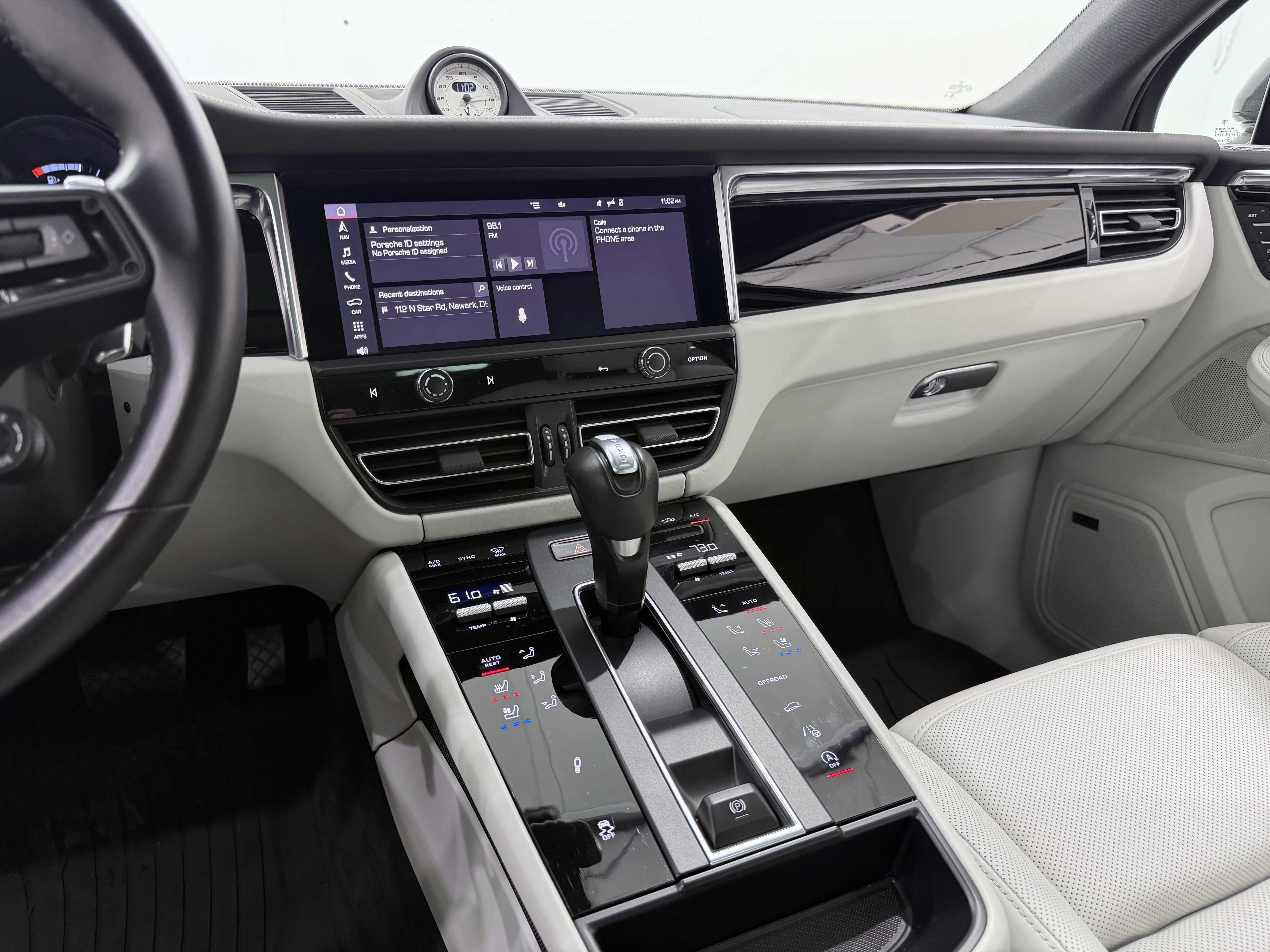 Certified 2023 Porsche Macan Turbo AWD/4WD image 39