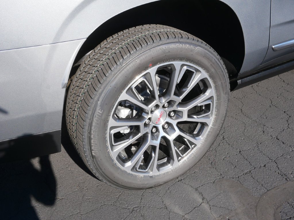 New 2026 GMC Yukon XL Denali w/ Sun & Power Step Package AWD/4WD image 4