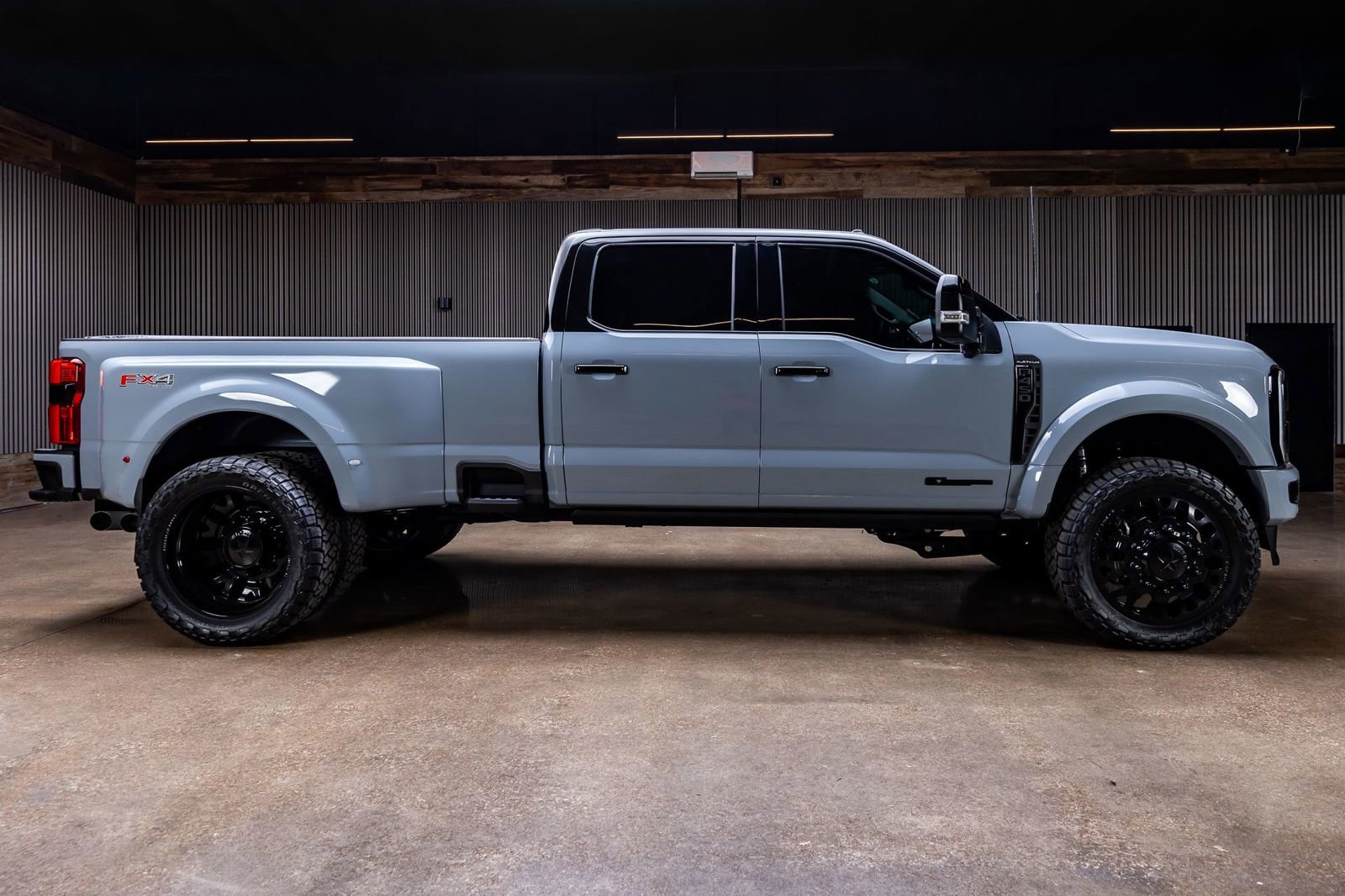 Used 2025 Ford F450 Platinum w/ Platinum Plus Package image 11