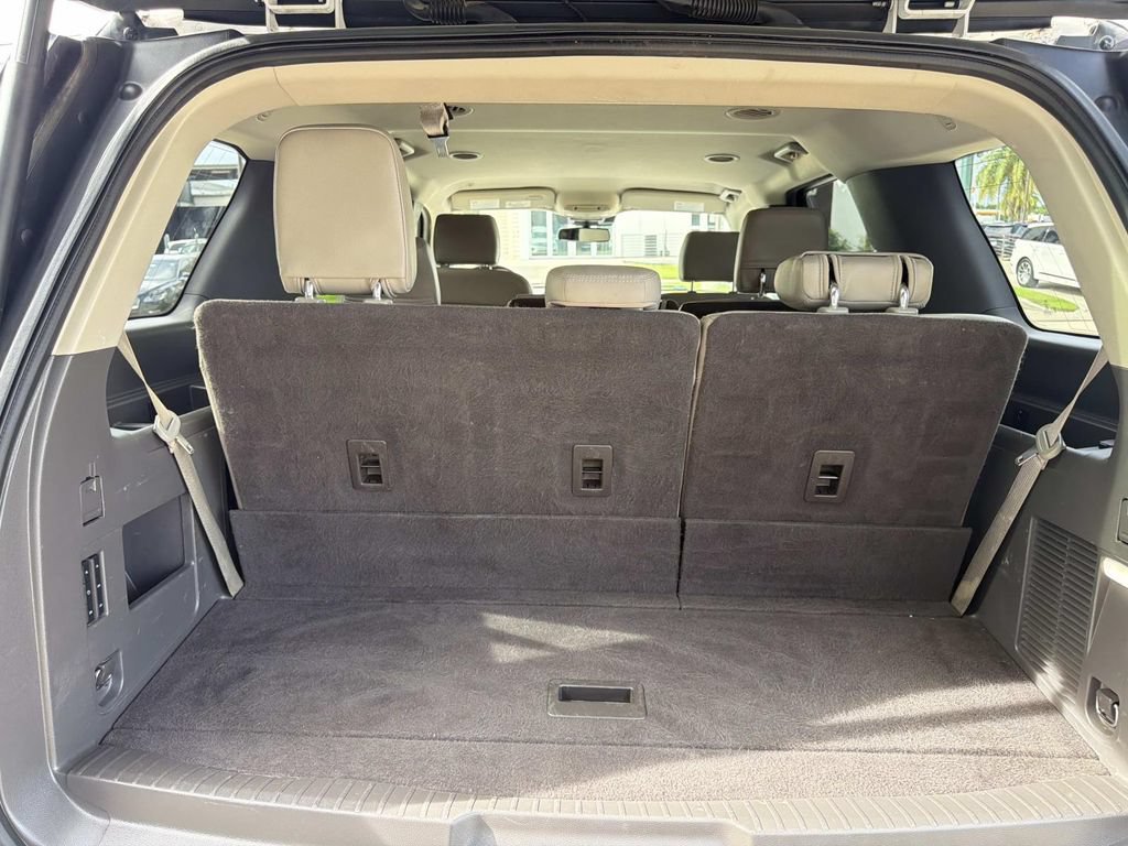 Used 2019 Ford Expedition XLT w/ Equipment Group 202A RWD image 12