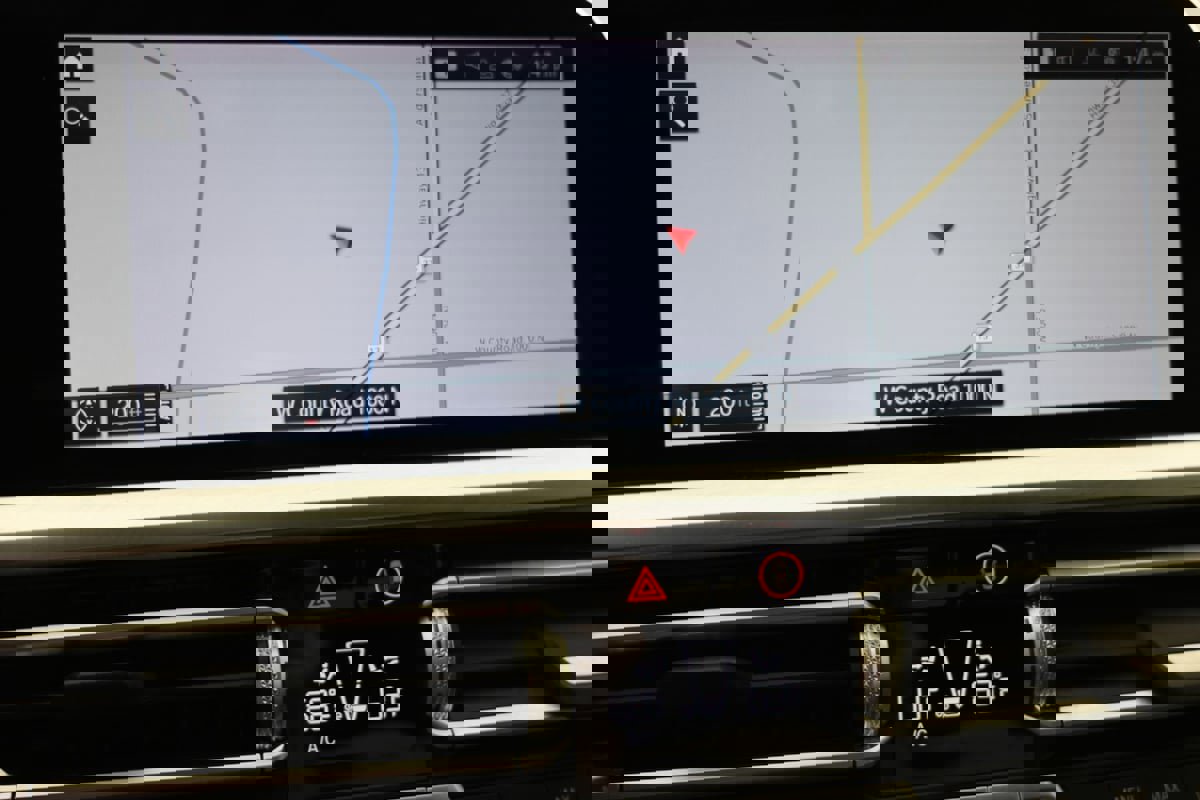 Used 2021 BMW M4 Competition w/ Executive Package RWD image 8