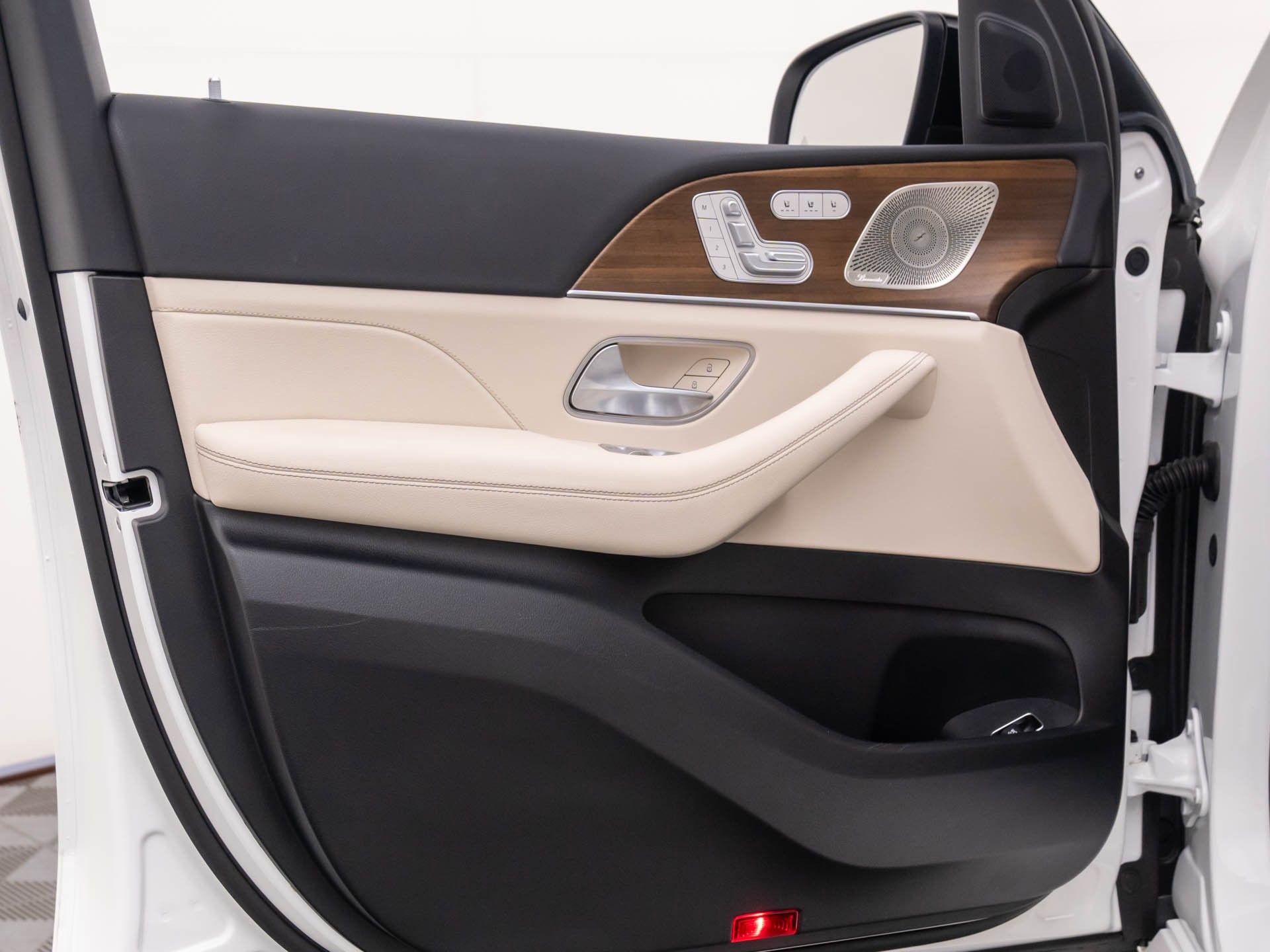 Used 2025 Mercedes-Benz GLS 450 4MATIC image 10