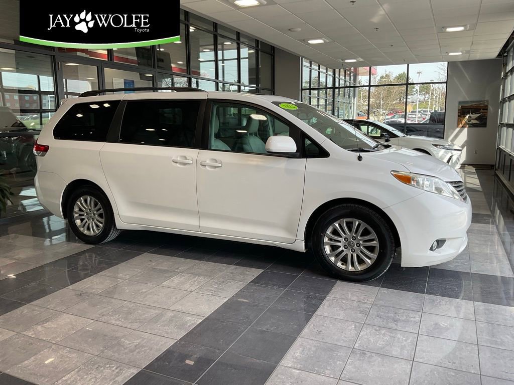 Used 2012 Toyota Sienna XLE image 1