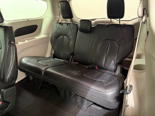 Used 2022 Chrysler Pacifica Touring-L image 27