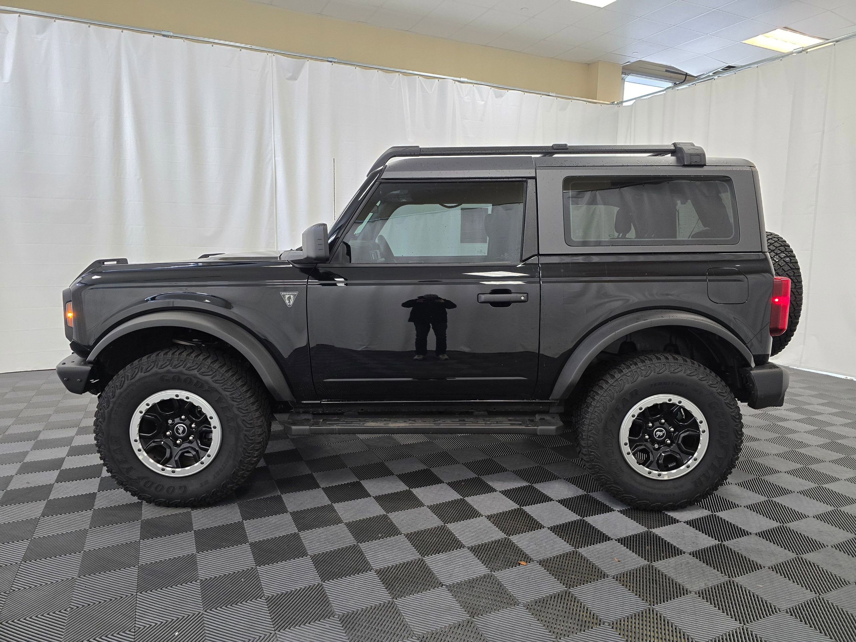 Used 2022 Ford Bronco Base image 3