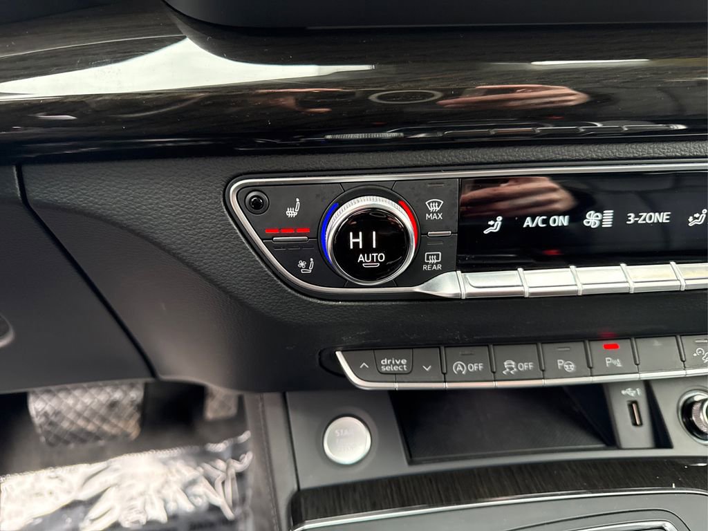 Used 2019 Audi Q5 Prestige w/ Prestige Package image 33