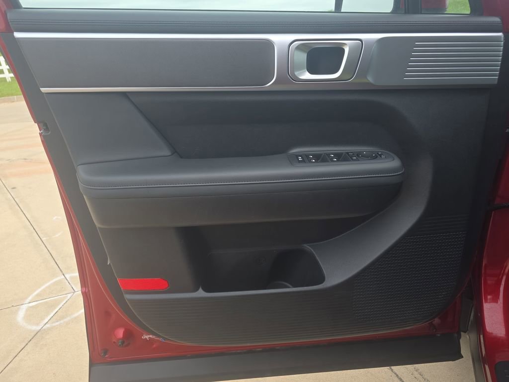 Used 2025 Hyundai Santa Fe SEL FWD image 28