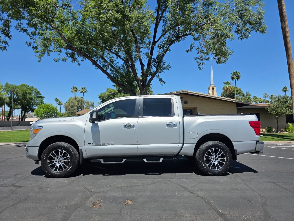 Used 2020 Nissan Titan SV w/ SV Convenience Package AWD/4WD image 3