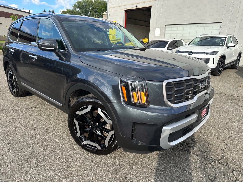 Used 2024 Kia Telluride S w/ S Sunroof Package