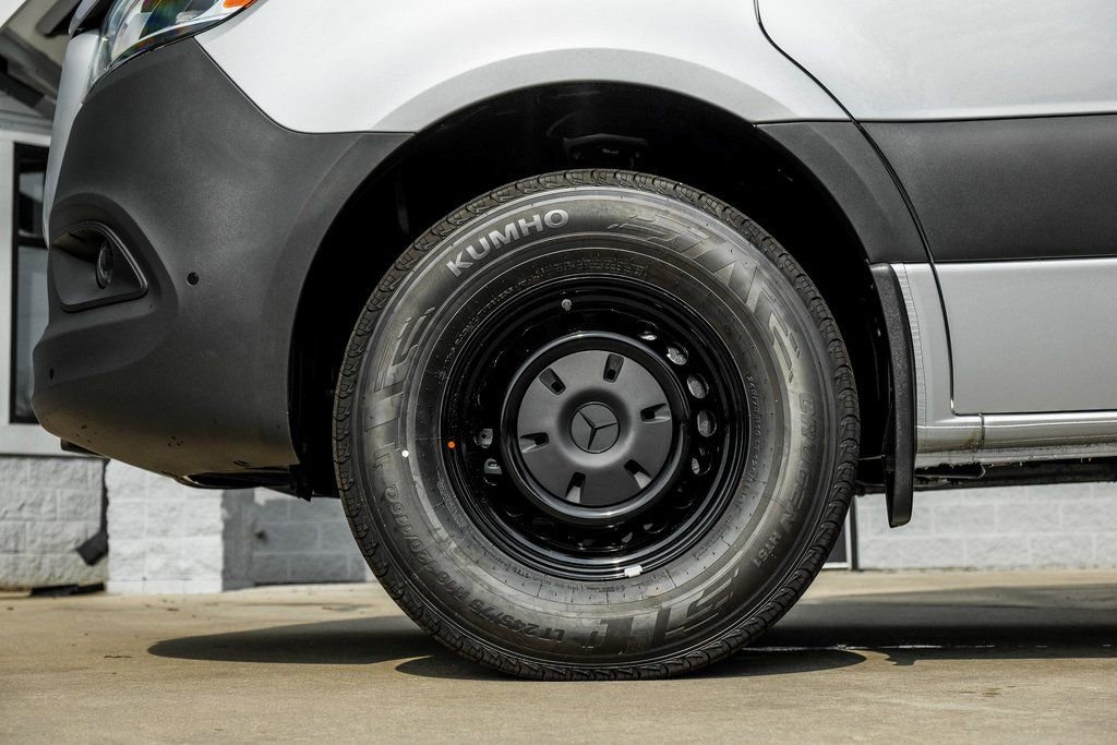 Used 2025 Mercedes-Benz Sprinter 2500 image 4