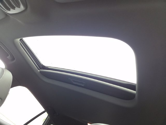 New 2026 Chevrolet Trax RS w/ Sunroof Package FWD image 3