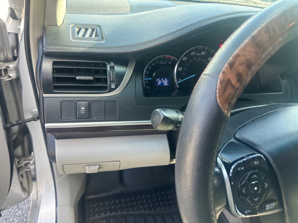 Used 2013 Toyota Camry XLE w/ Preferred Accessory Pkg image 12