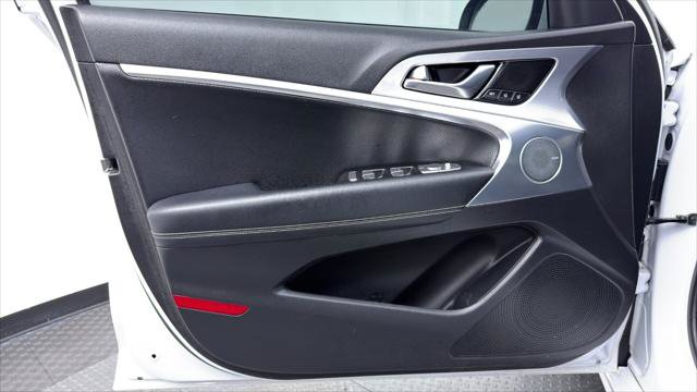 Used 2019 Genesis G70 3.3T Advanced RWD image 11