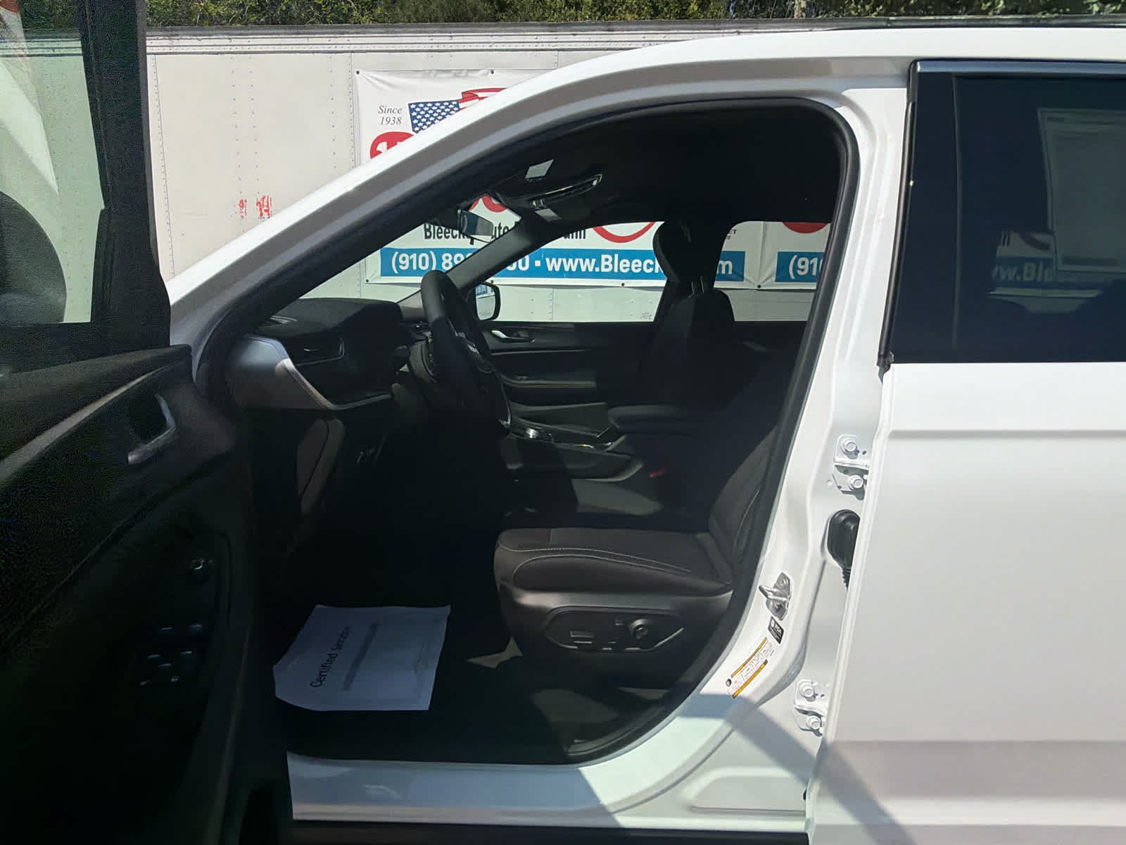 New 2026 Jeep Grand Cherokee L Laredo w/ Trailer Tow Package RWD image 19